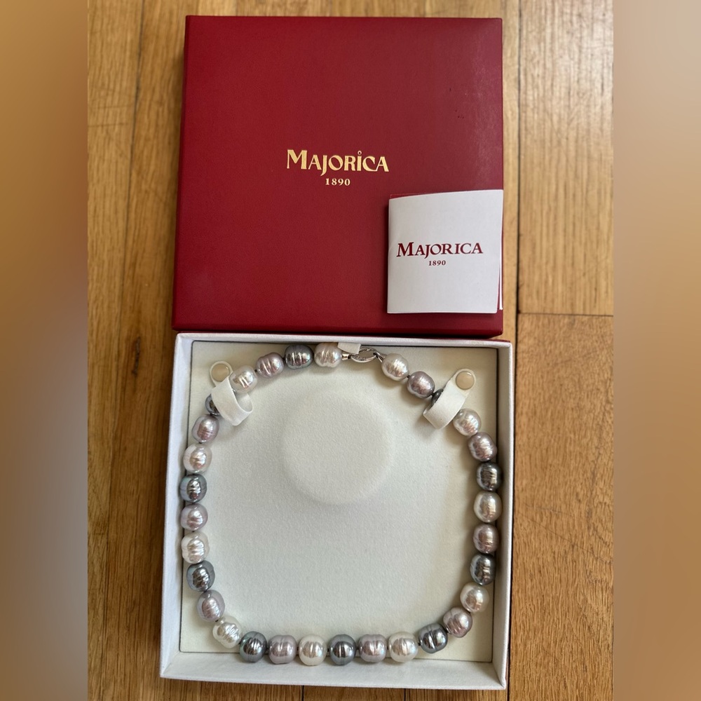 Elegant Pearl Necklace